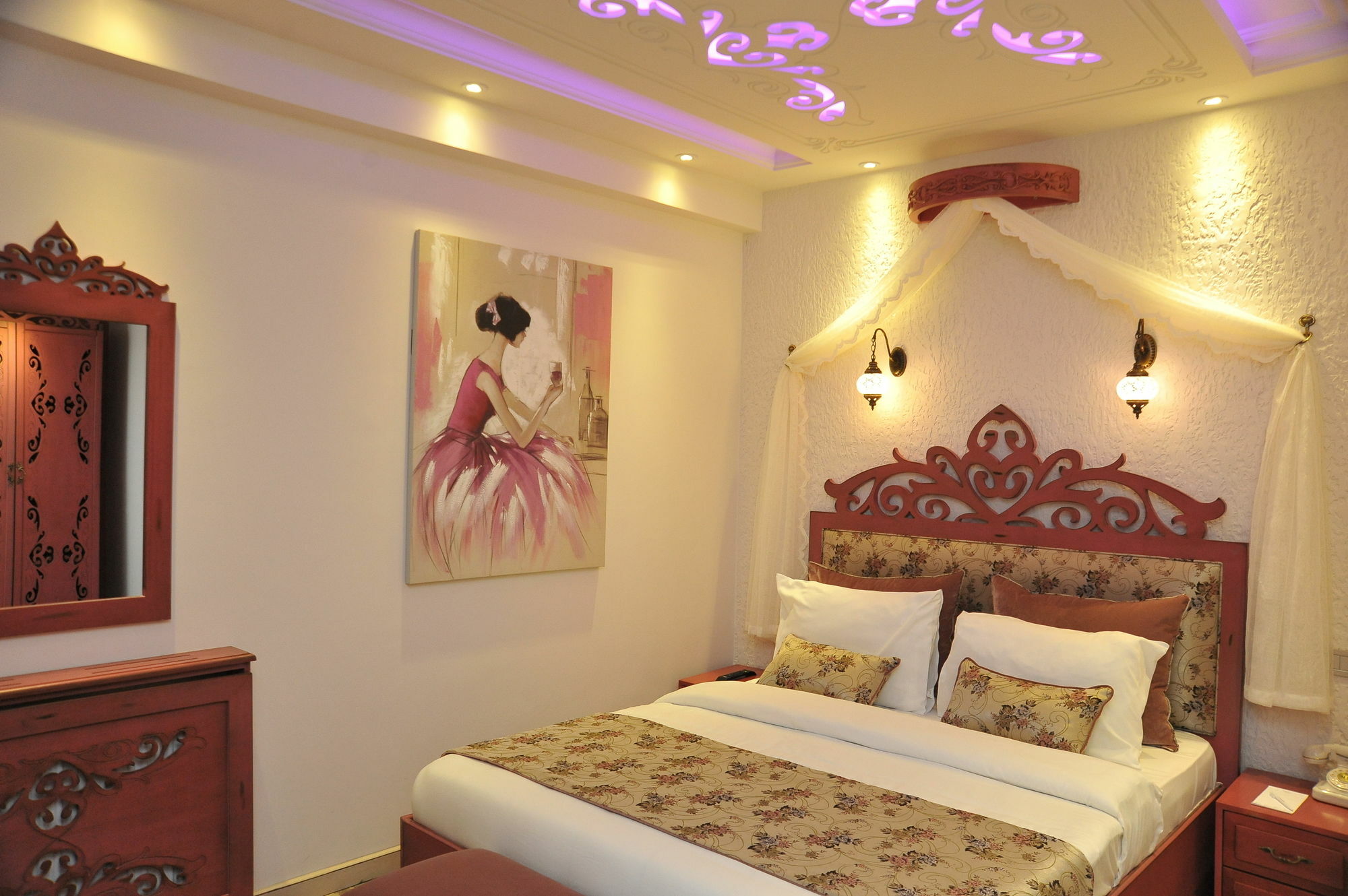 Ayna Hotel 4*
