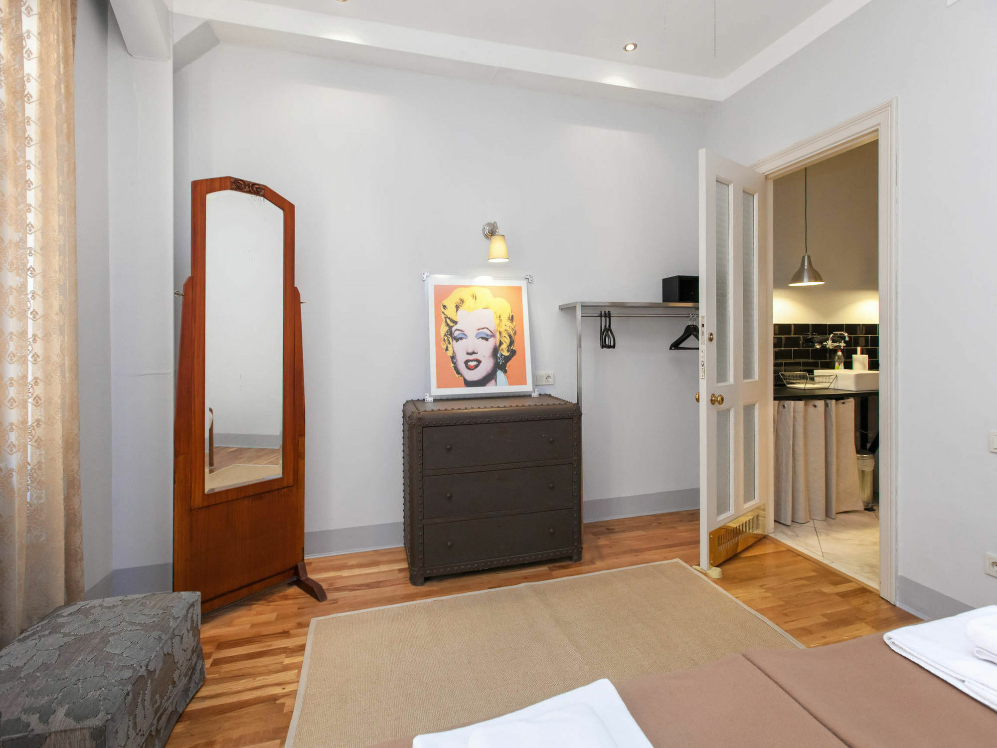 Apartment Chiconomy