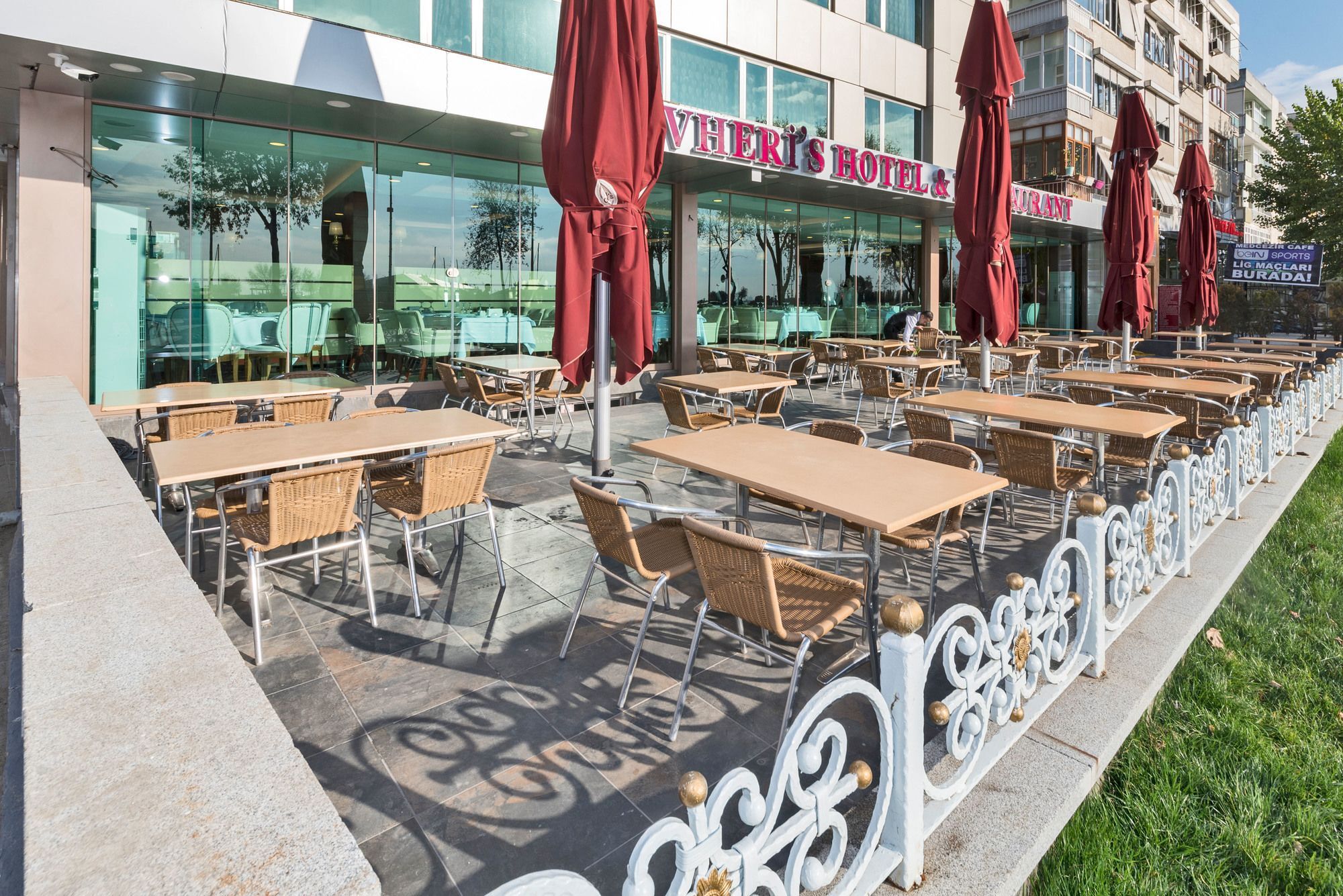 Cevheris Hotel
