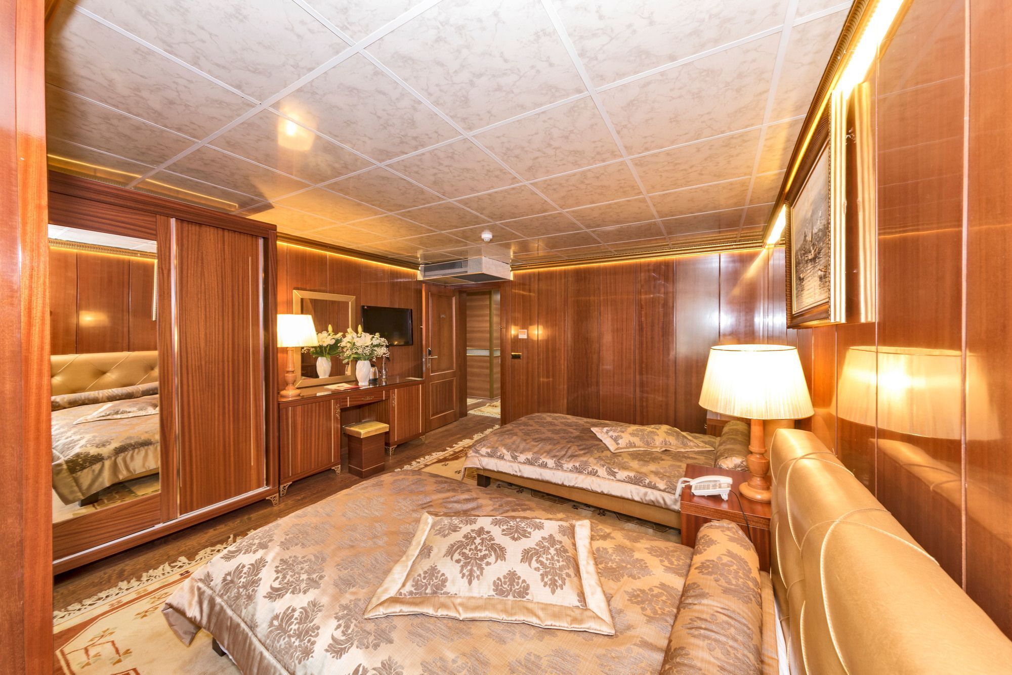 Cevheris Hotel