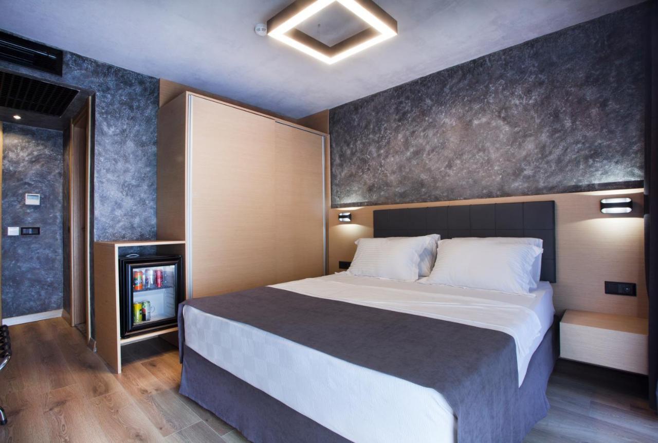 Red Stone Hotel 3*