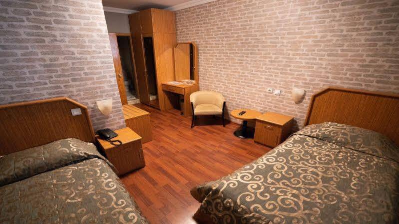 Hotel Sembol 3*