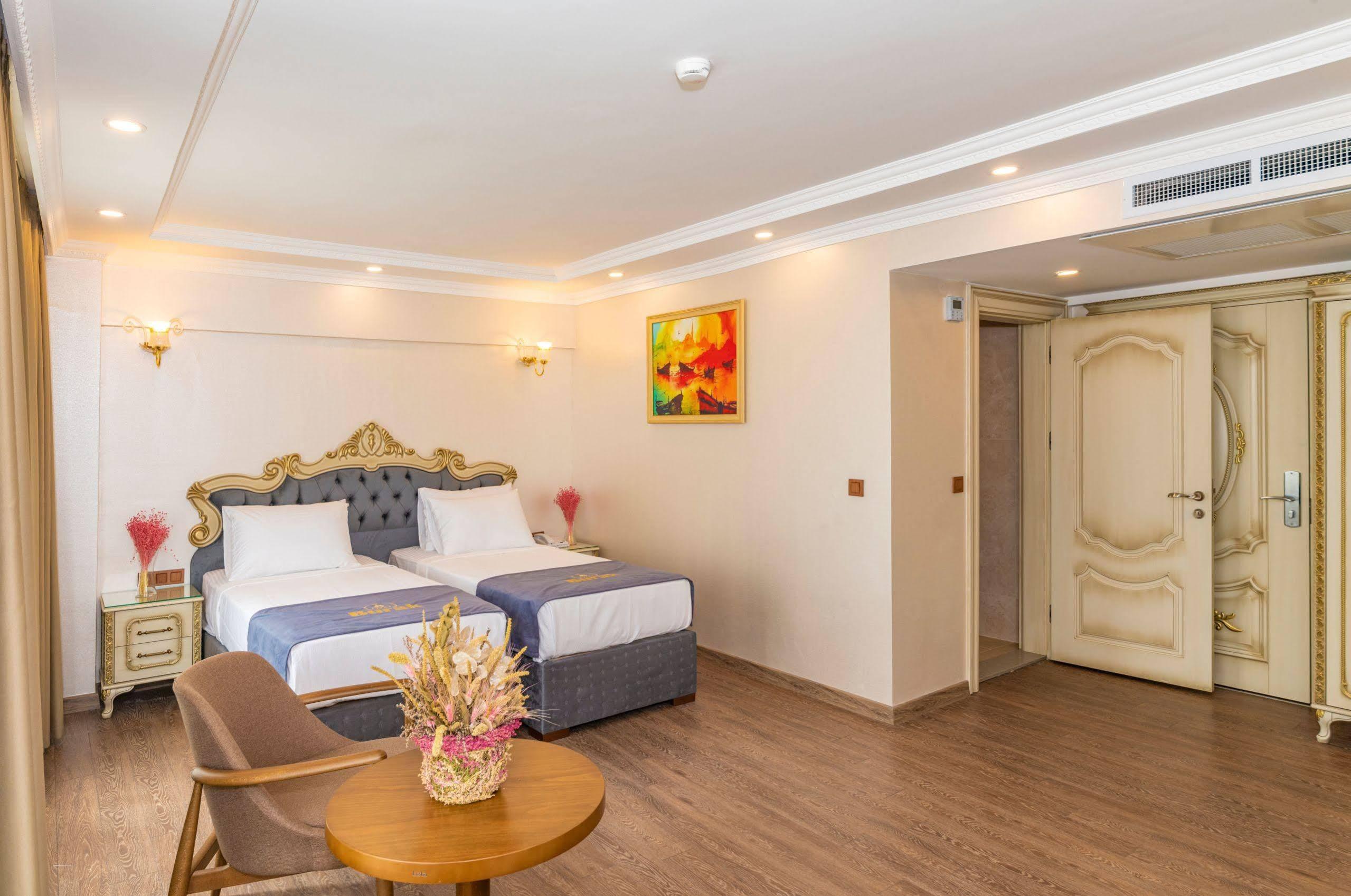 Hotel Almadina 3*