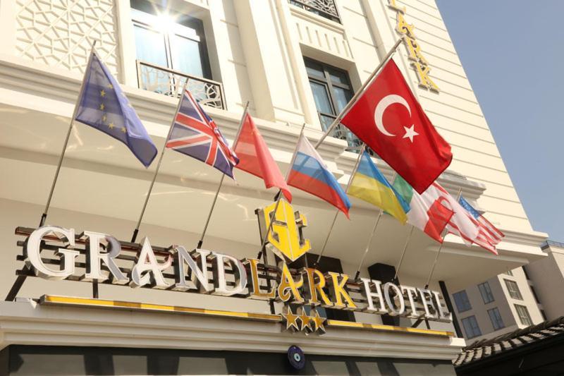 Grand Lark Hotel *