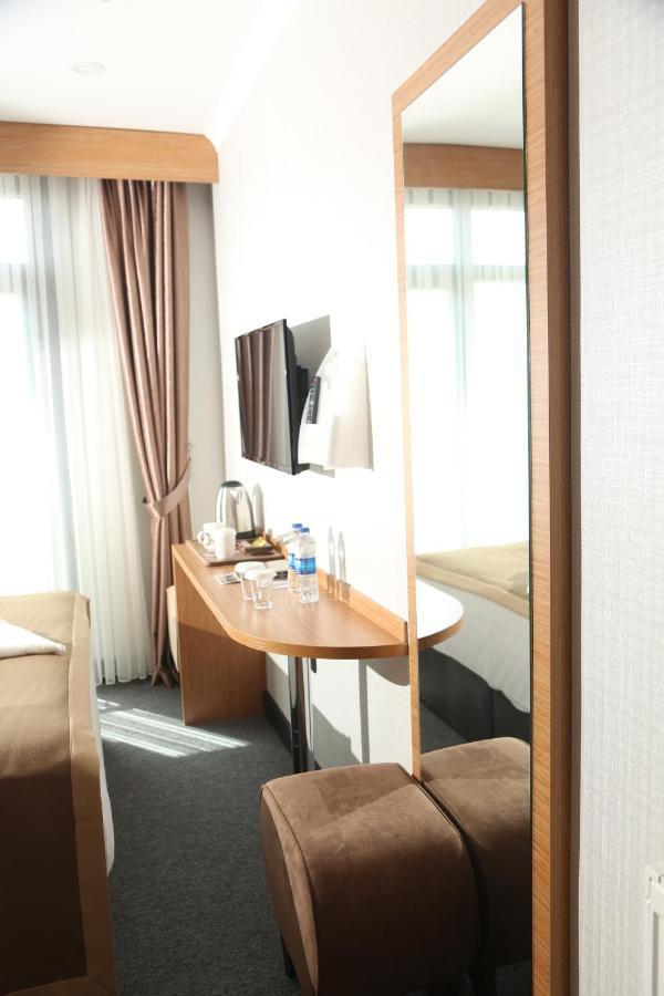 Hotel Grand Lark *