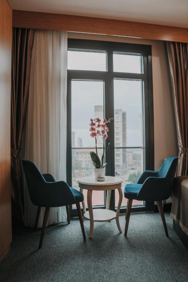 Grand Lark Hotel