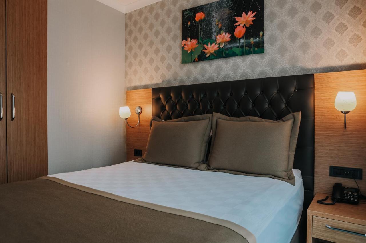 Grand Lark Hotel