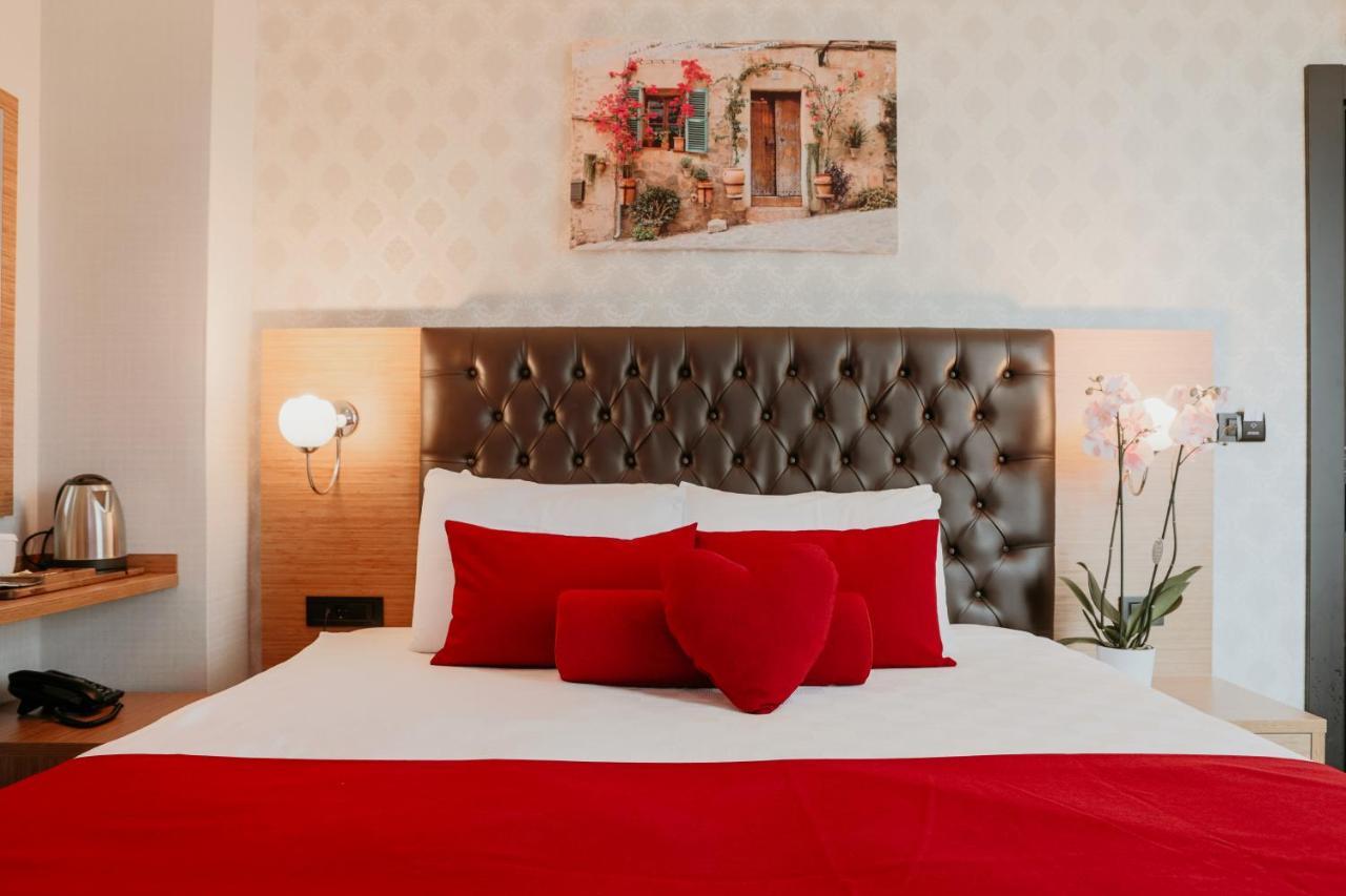 Grand Lark Hotel *