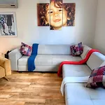5 Star Luxury Private Detached House & Private Garden & Bbq