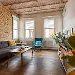 Renovated Apartment At The Heart Of Istanbul With Huge Terrace