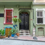 Renovated Apartment At The Heart Of Istanbul With Huge Terrace