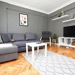 Stylish And Central Flat In Kadikoy