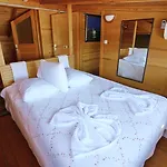 Le Safran Suite Hotel