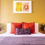Chic Flat With Balcony Near Moda Shore