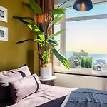 Chic Flat With Balcony Near Moda Shore