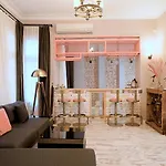 Flat With Turkish Hammam And Bar In Beyoglu