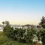 Flat With Panoramic Bosphorus View In Cihangir