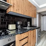 Central Flat Near Taksim Square With Balcony