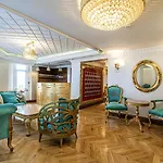 Exquisite Studio In Historic Mansion In Beylerbeyi