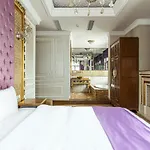 Hotel Room In Historic Mansion In Beylerbeyi