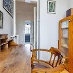 Flat With Balcony And Bosphorus View In Beyoglu