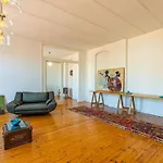 Eclectic Home Near Galata Tower In Beyoglu