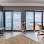 New And Modern Flat With Sea View