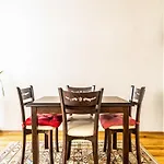 Spacious Flat 10 Min To Dolmabahce Palace
