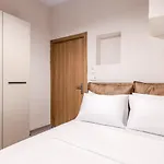 Hotel Room With Backyard 6 Min To Bull Statue