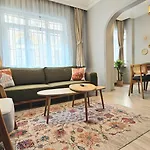 New - Luxury - Spacious Flats At The Center