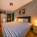 Hexa Suites Hotel