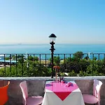 Seahouse Suites