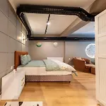 Hexa Suites Hotel