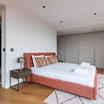 Penthouse Duplex 4Br25Bath Terrace Views! #258