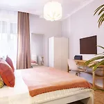 Flat Near Popular Attractions In Suadiye