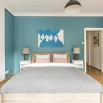 Sleek Flat W Balcony 8 Min To Coast On Bagdat Ave