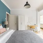 Sleek Flat W Balcony 8 Min To Coast On Bagdat Ave