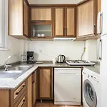 Sleek Flat W Balcony 8 Min To Coast On Bagdat Ave