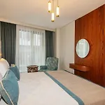 Triton Hotel
