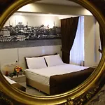 Hotel Life Room
