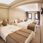 X-Nellyi Hotel