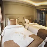 X-Nellyi Hotel