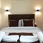 Dos Hermanos Hotel