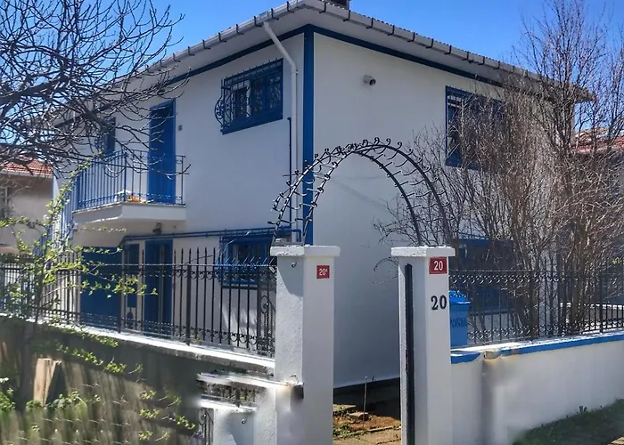 5 Star Luxury Private Detached House & Private Garden & Bbq