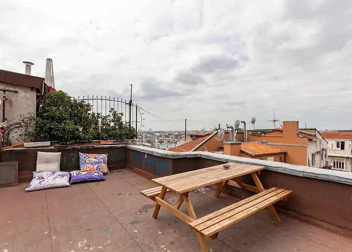 Renovated Apartment At The Heart Of Istanbul With Huge Terrace