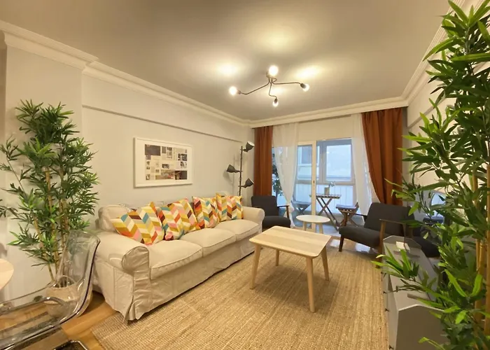 Charming And Central Flat With Balcony In Beyoglu
