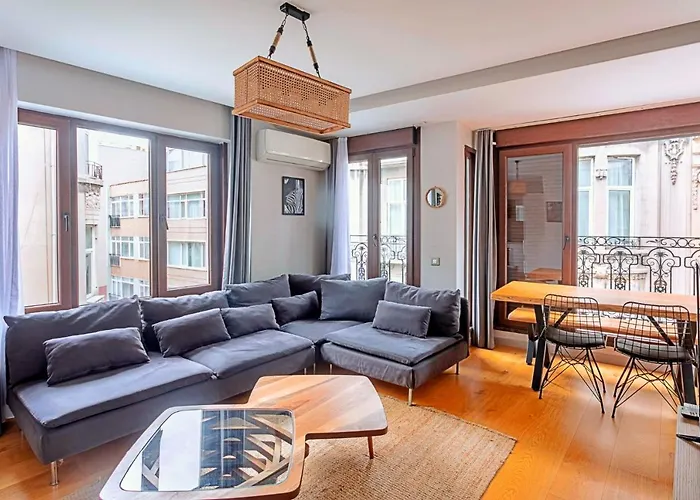 Charming Flat With Central Location In Nisantasi