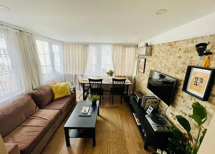 Terrace Flat In The Kadikoy Center