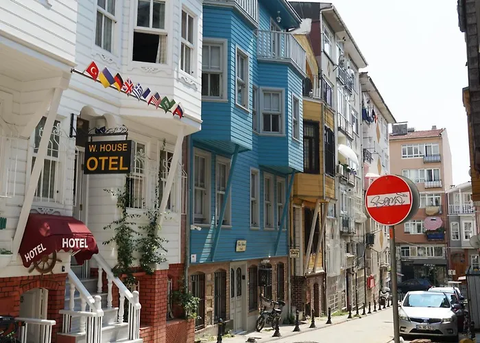 Tilas - Rooms In 19Th Century Wooden Townhouse,Kadikoy