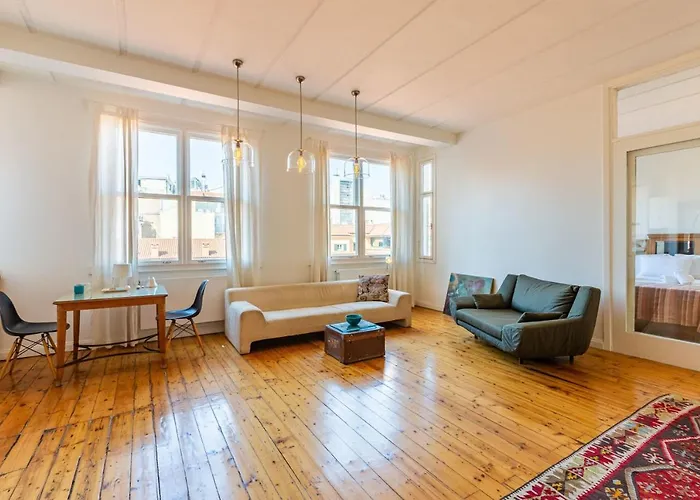 Eclectic Home Near Galata Tower In Beyoglu